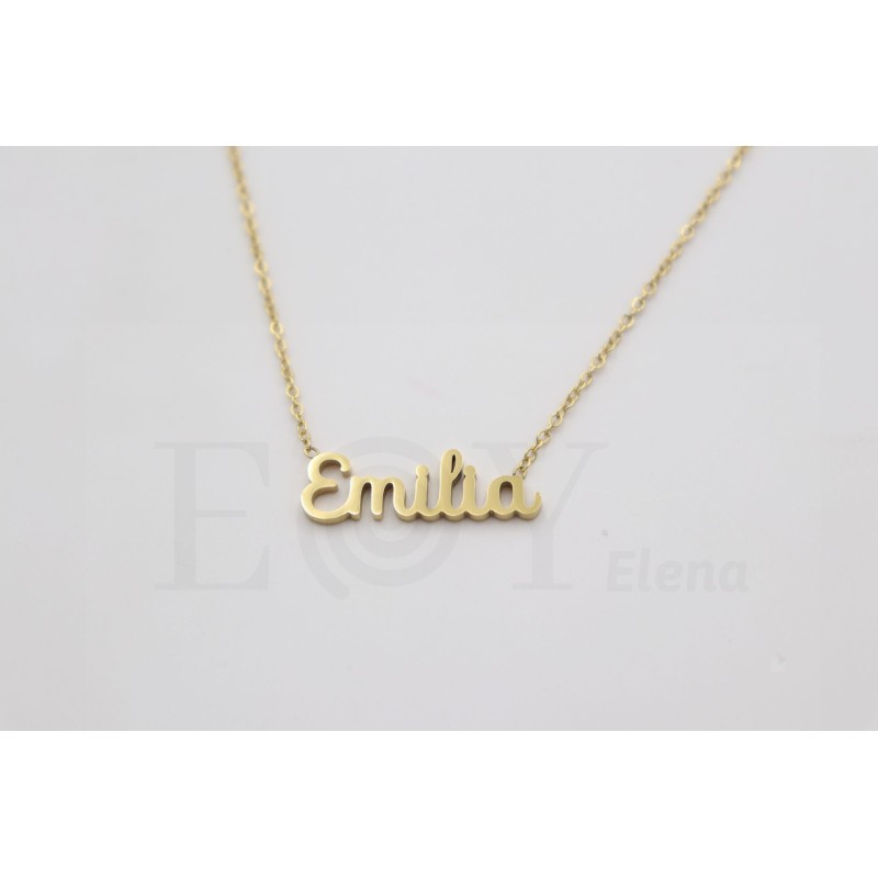Collar con nombre "Emilia"