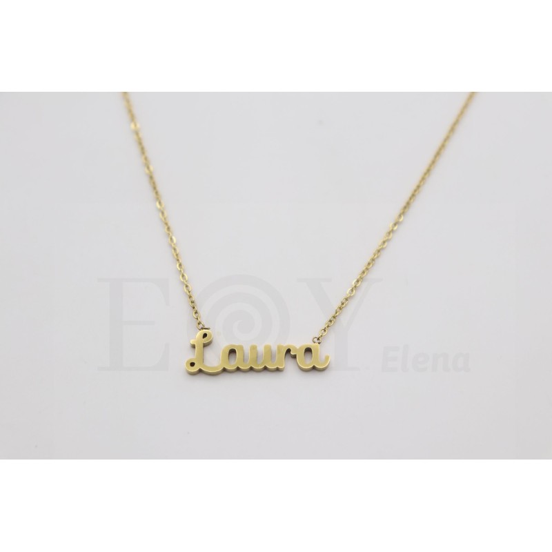 Collar con nombre "Laura"