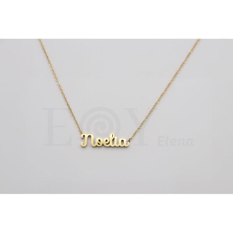 Collar con nombre "Noelia"