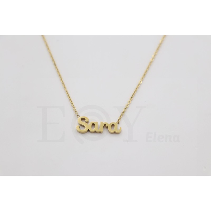 Collar con nombre "Sara"