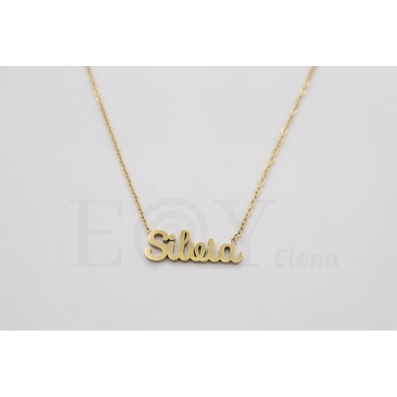 Collar con nombre "Silvia"