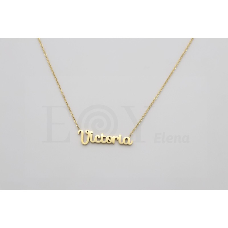 Collar con nombre "Victoria"