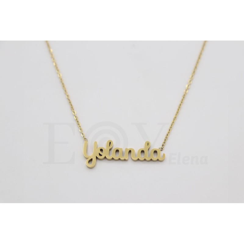Collar con nombre "Yolanda"