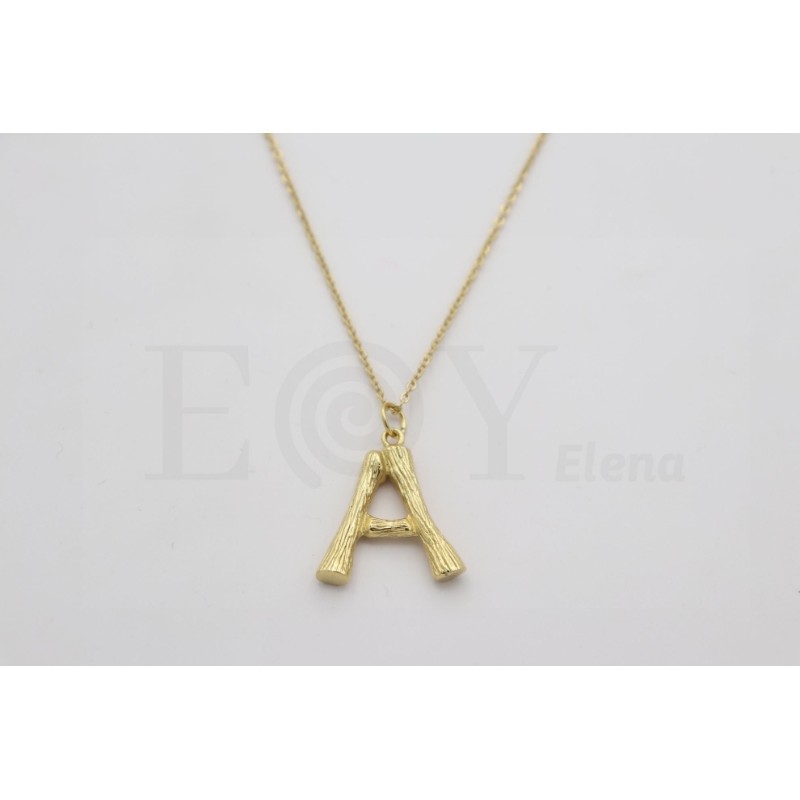 Collar de letra "A"