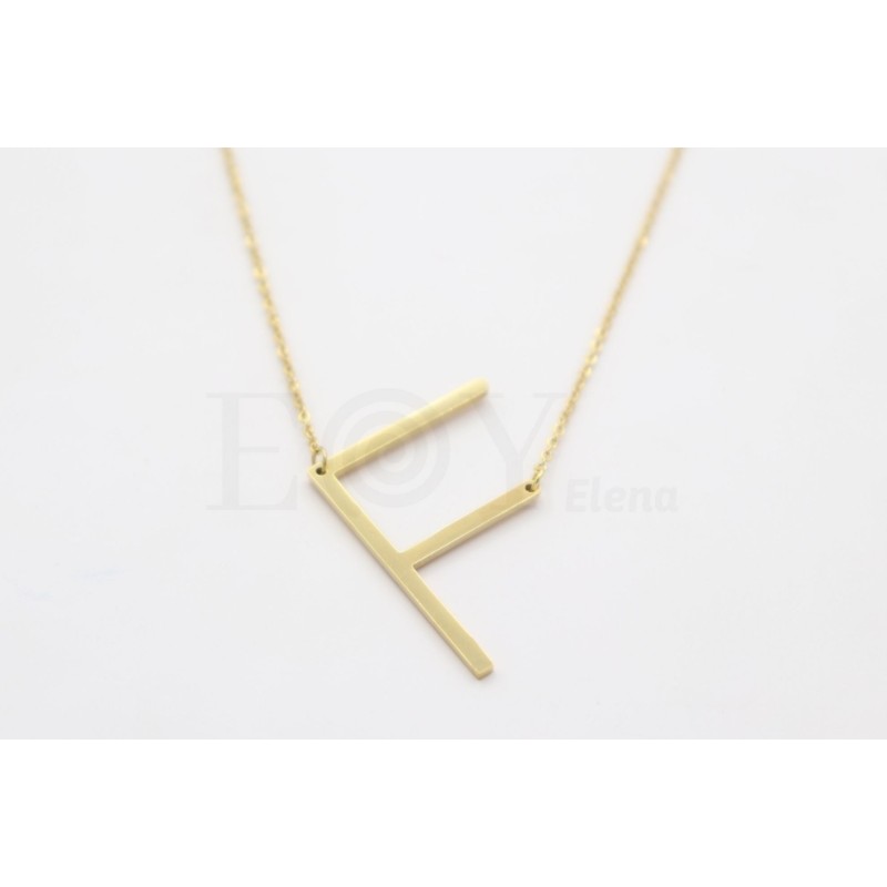 Collar de letra "F"